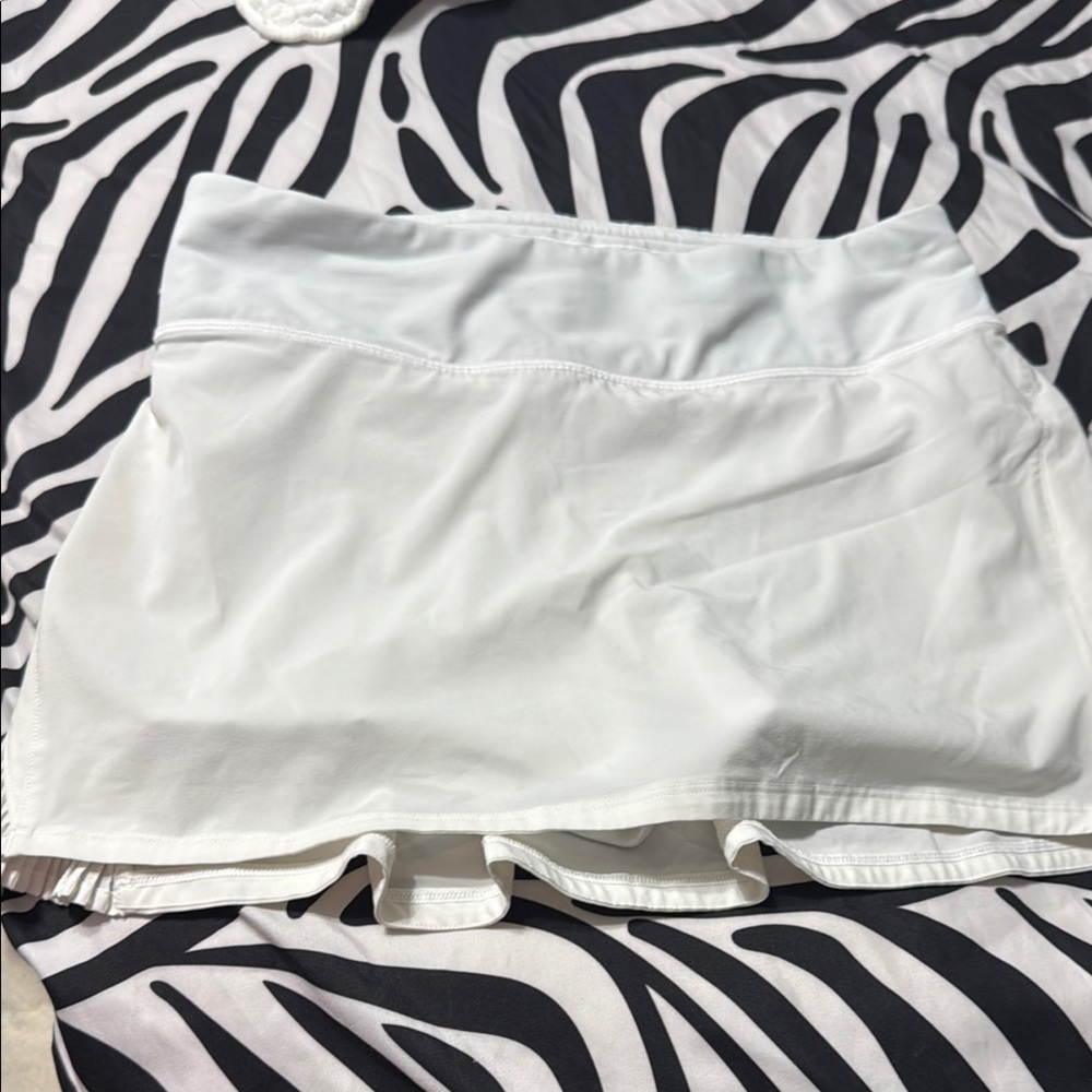Lululemon Athletica White Skorts with Elastic Waistband